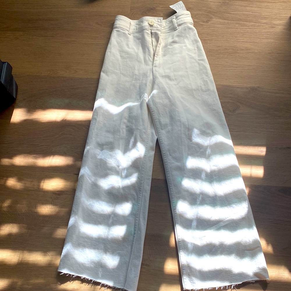 Zara wide leg white jeans frayed…Worn once! Size 2